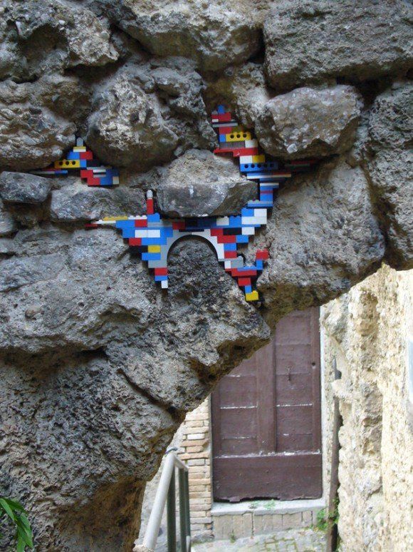 Street Art : Soigner les murs malades avec des LEGO #6
