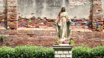 Street Art : Soigner les murs malades avec des LEGO