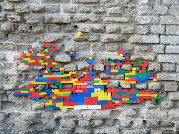 Street Art : Soigner les murs malades avec des LEGO #7