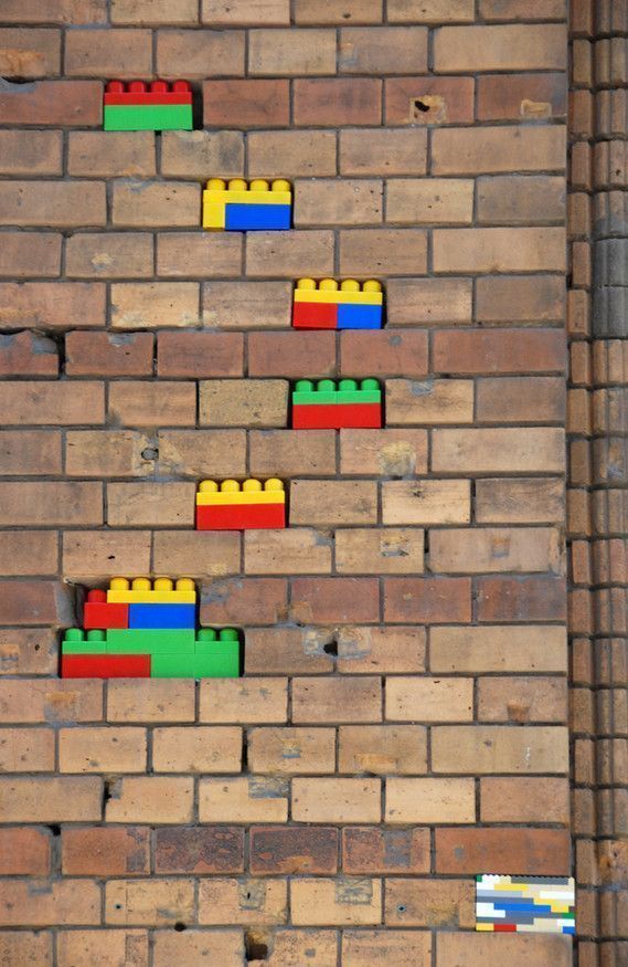 Street Art : Soigner les murs malades avec des LEGO #4
