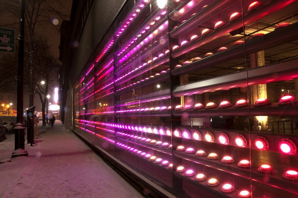 PIXINESS : un dispositif mural lumineux original #2