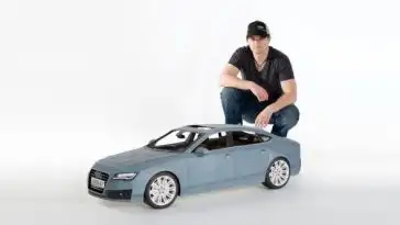 245 Heures de travail pour fabriquer une Audi A7 en papier