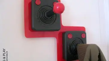Fabriquez votre porte-manteau avec des manettes Atari