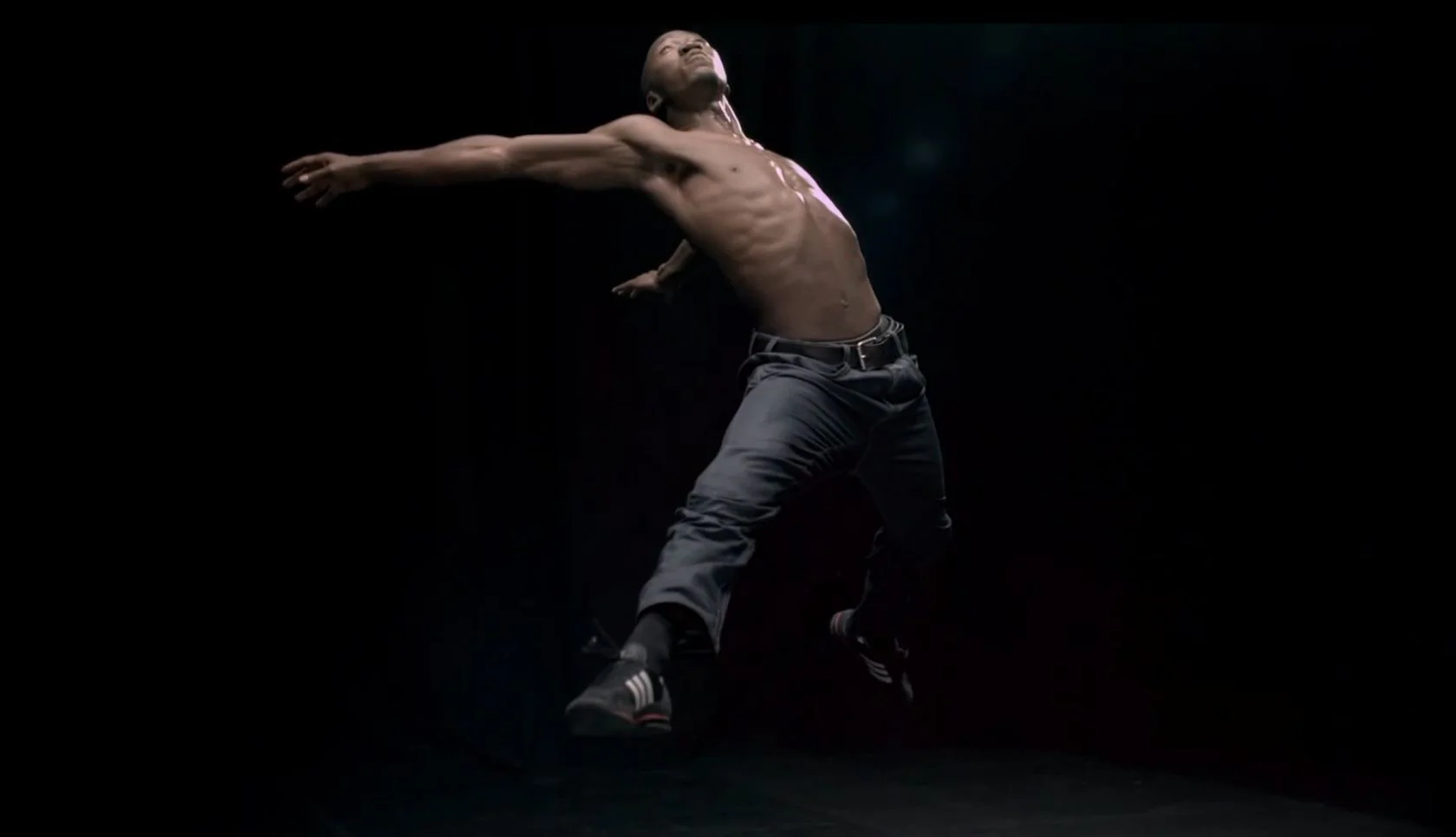 Eolienne : un clip hypnotique signé Gaëtan Roussel #3