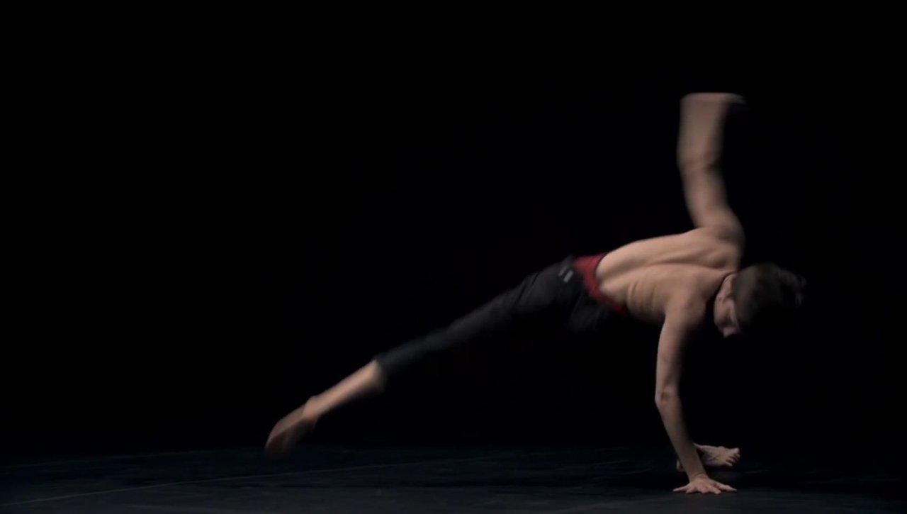 Eolienne : un clip hypnotique signé Gaëtan Roussel #5