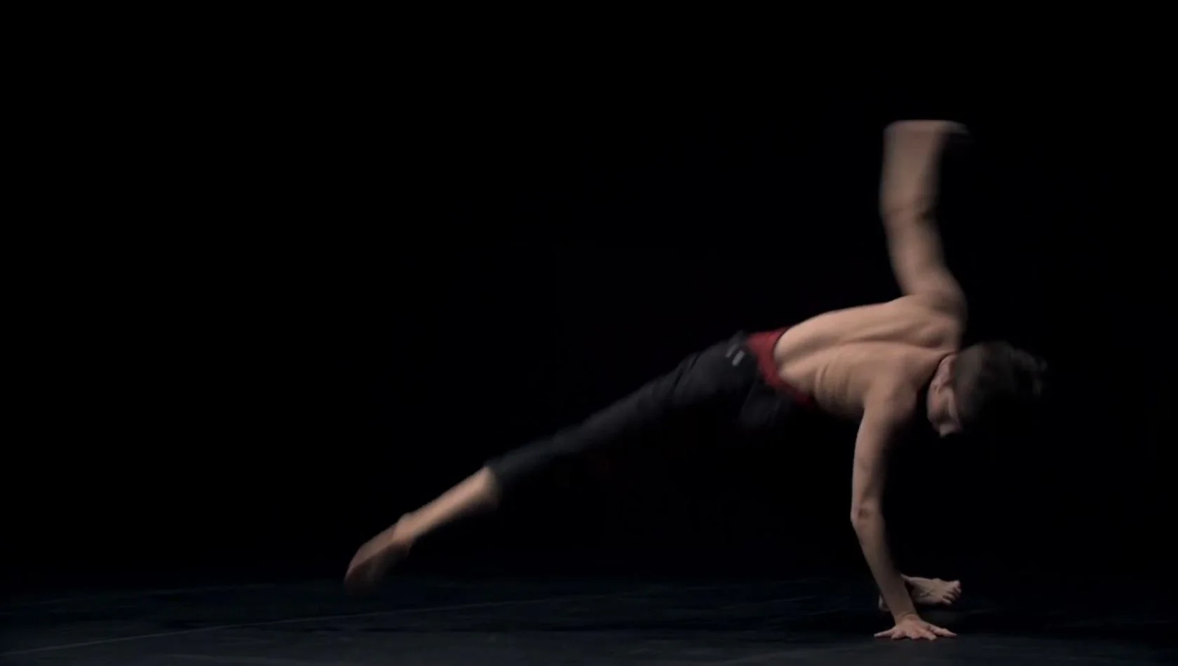 Eolienne : un clip hypnotique signé Gaëtan Roussel #5