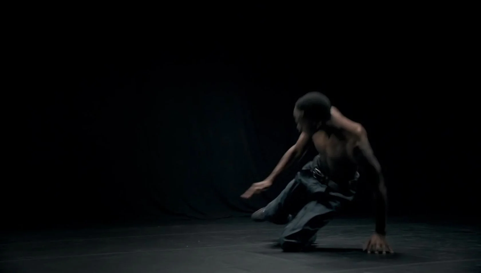 Eolienne : un clip hypnotique signé Gaëtan Roussel #6