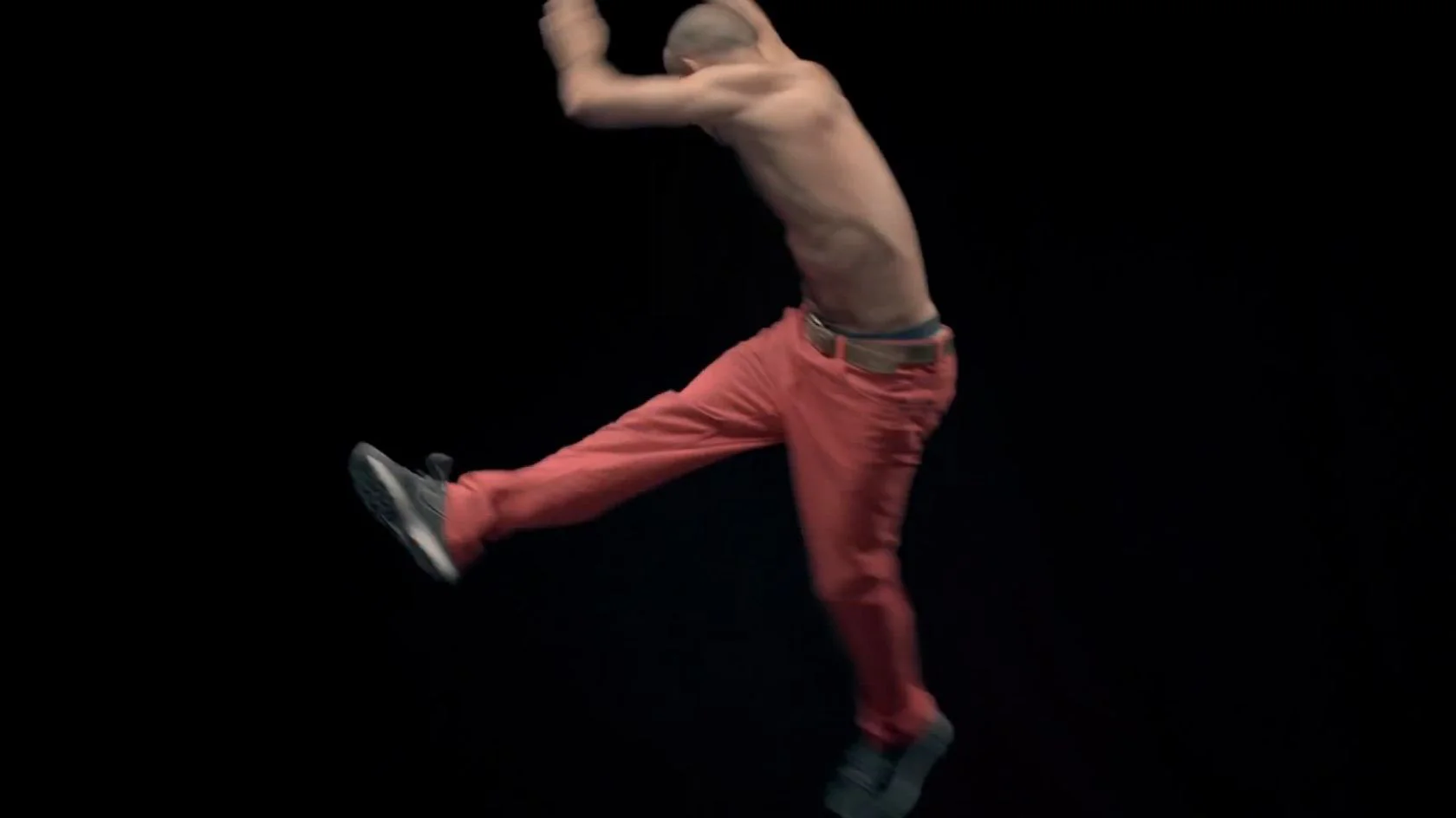 Eolienne : un clip hypnotique signé Gaëtan Roussel #7