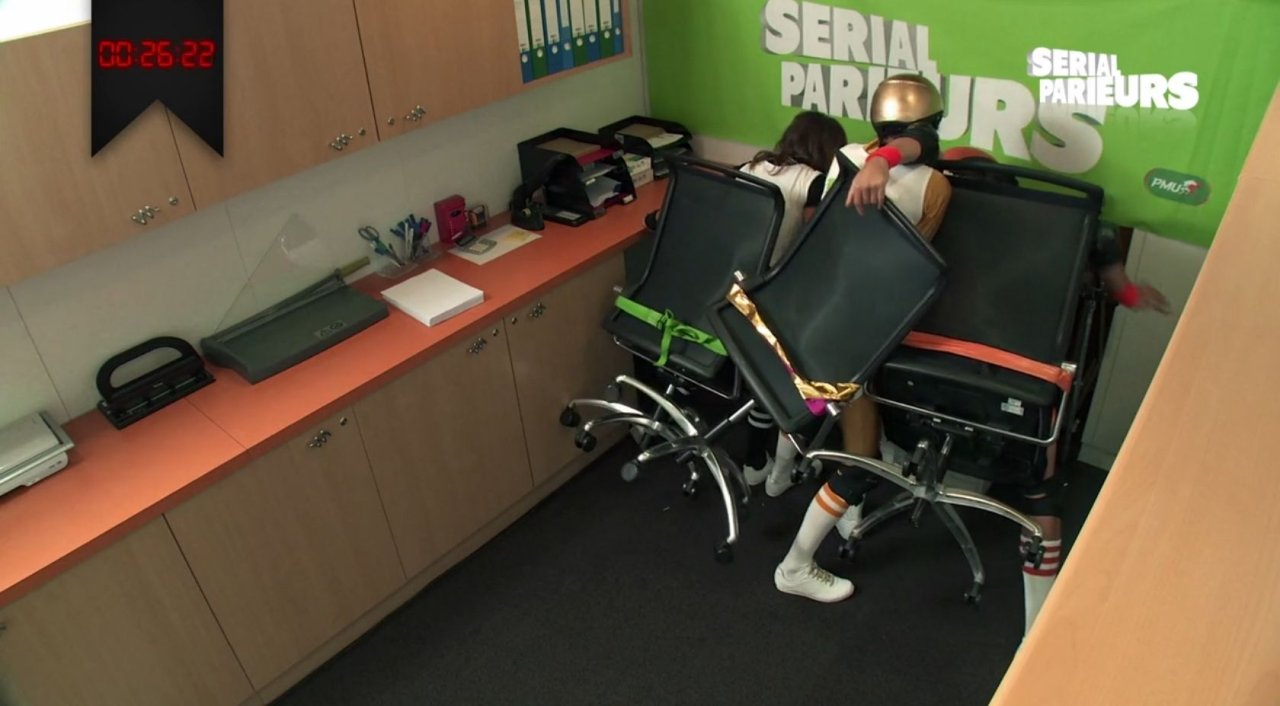 Une course en chaises de bureau complètement barrée #4