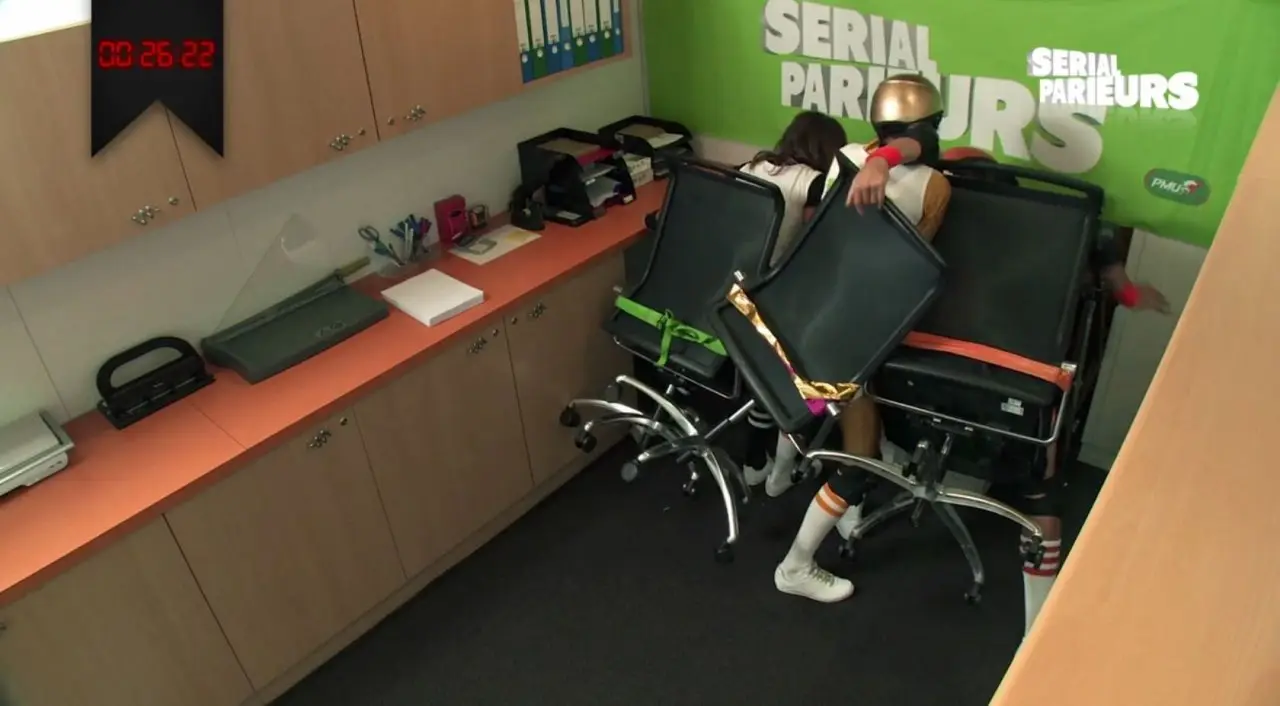 Une course en chaises de bureau complètement barrée #4