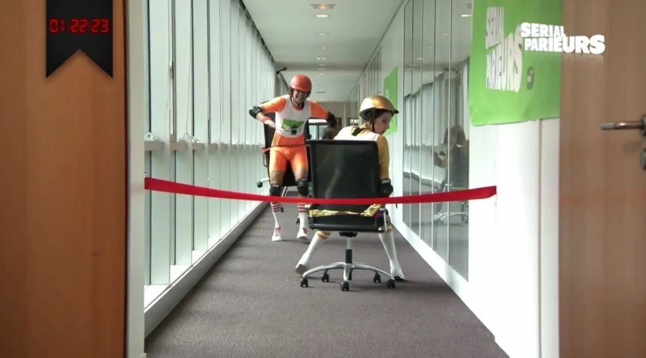 Une course en chaises de bureau complètement barrée #6