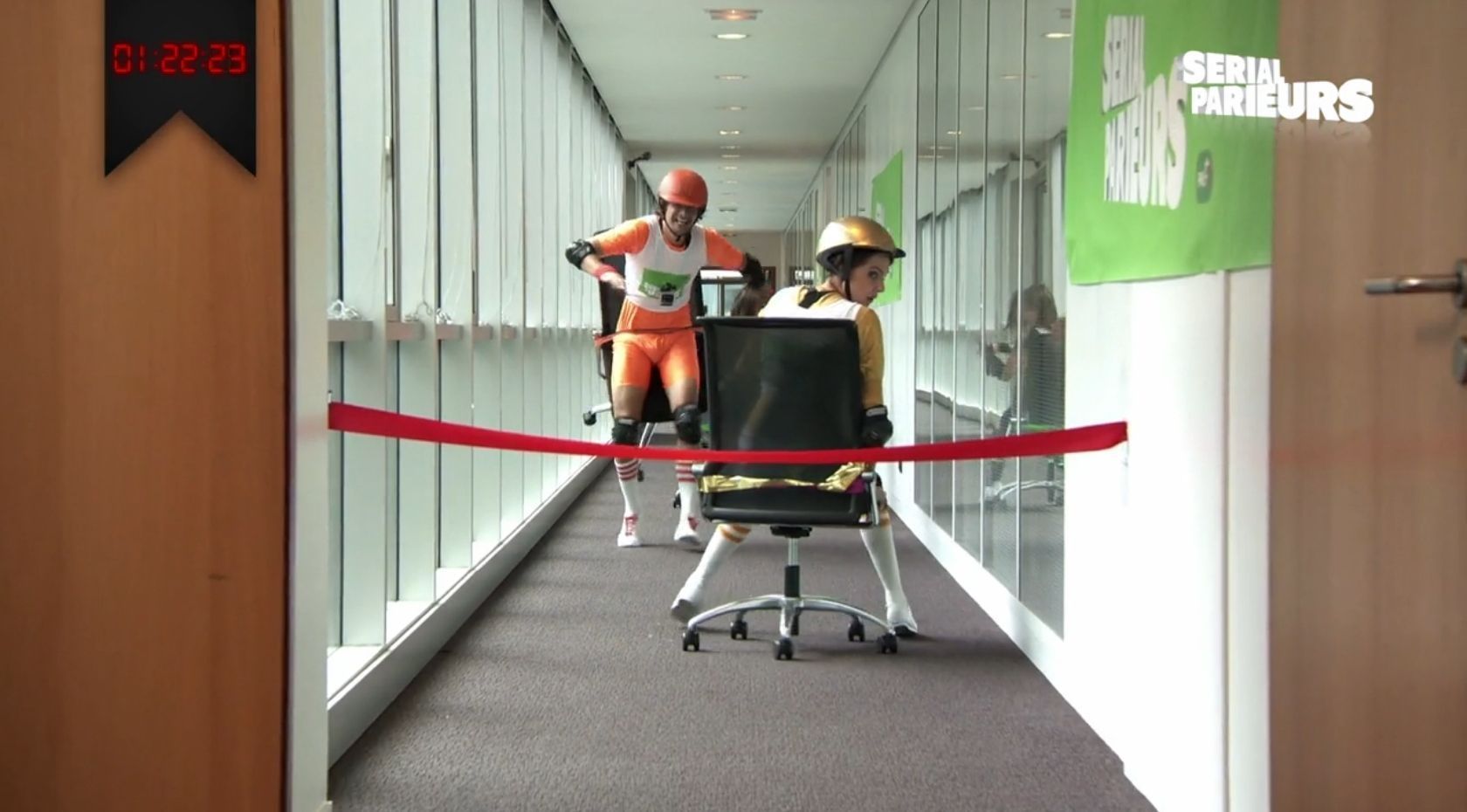 Une course en chaises de bureau complètement barrée #6