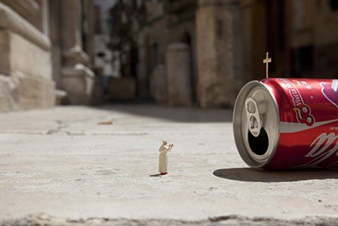Street Art : Les Little People de Slinkachu se mobilisent contre le chômage #33