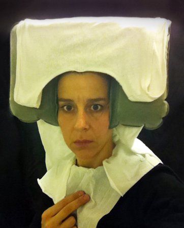 Plutôt que de s’ennuyer dans l’avion si on se tirait le portrait façon XVème siècle aux toilettes ? #12