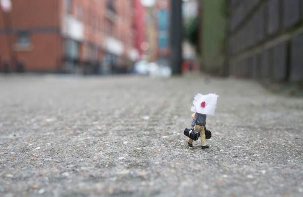 Street Art : Les Little People de Slinkachu se mobilisent contre le chômage #43