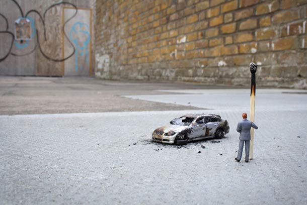 Street Art : Les Little People de Slinkachu se mobilisent contre le chômage #38