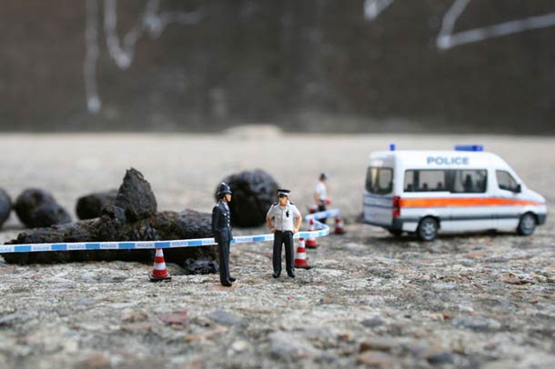 Street Art : Les Little People de Slinkachu se mobilisent contre le chômage #45