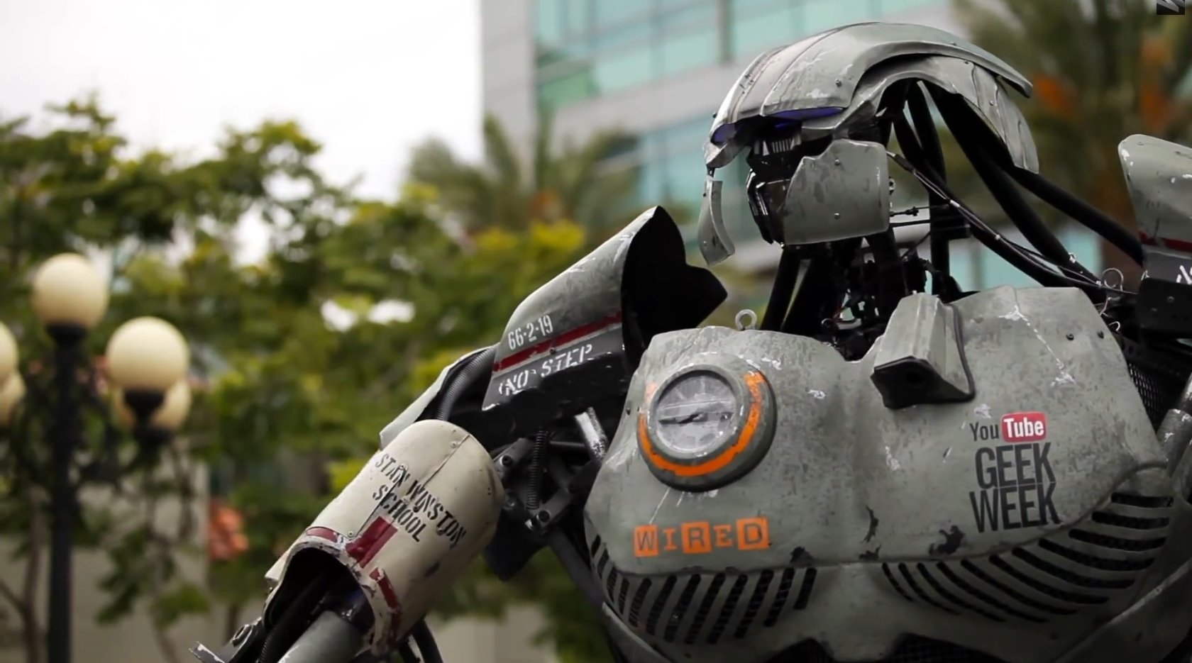 Un mecha géant au Comic Con 2013
