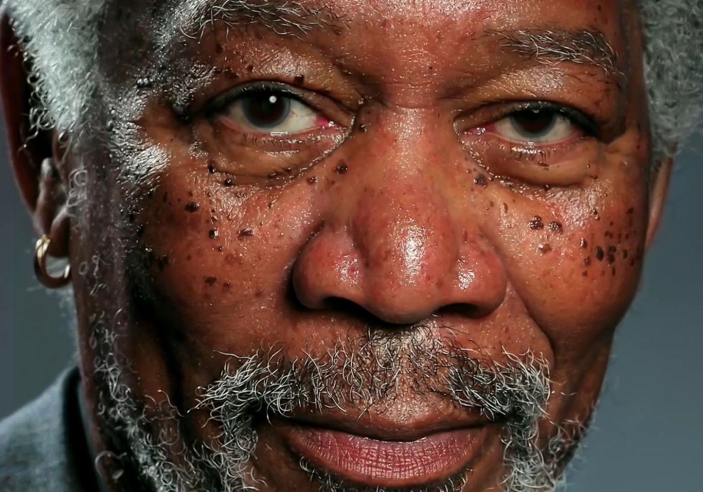 Le portrait hyperréaliste de Morgan Freeman fait à l’iPad serait un Fake