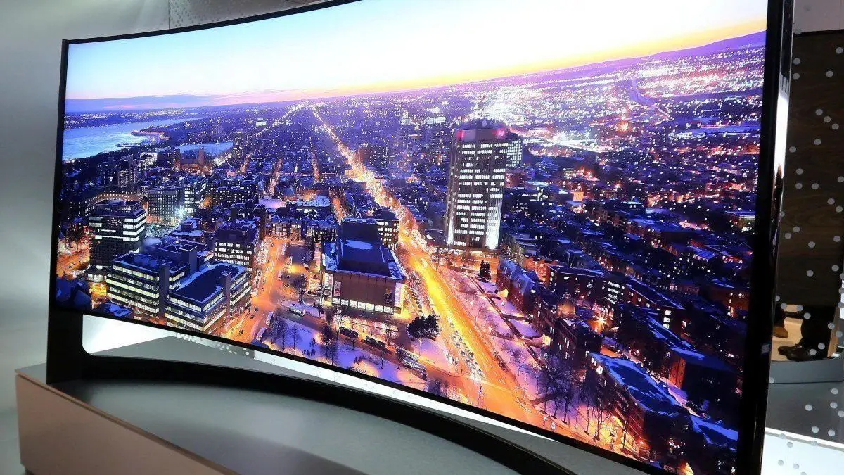 Samsung présente ses TV UHD à écrans incurvés