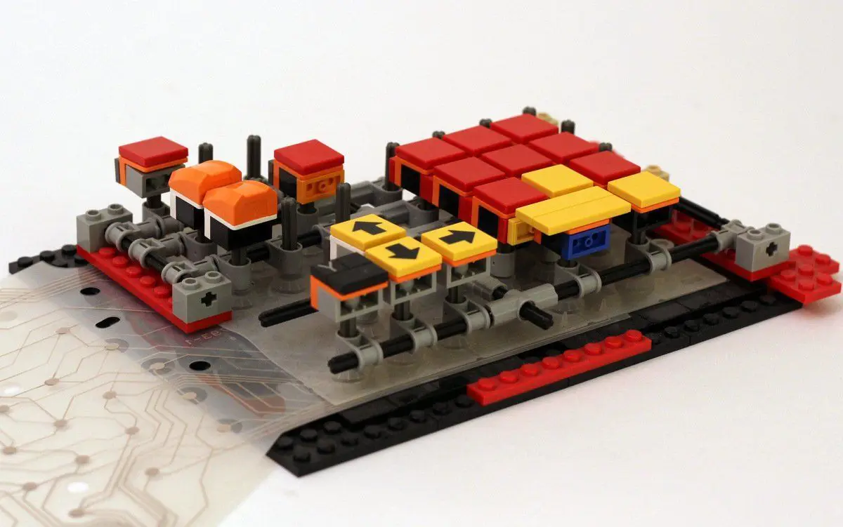 Un incroyable clavier tout en LEGO #5
