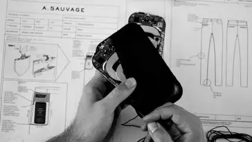 Rechargez votre téléphone en le rangeant dans votre poche de pantalon