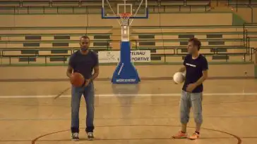 Tony Parker et Rémi Gaillard font des paniers impossibles