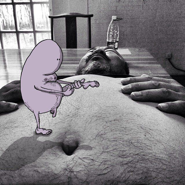 Il rajoute des petits personnages délirants dans des photos Instagram #57