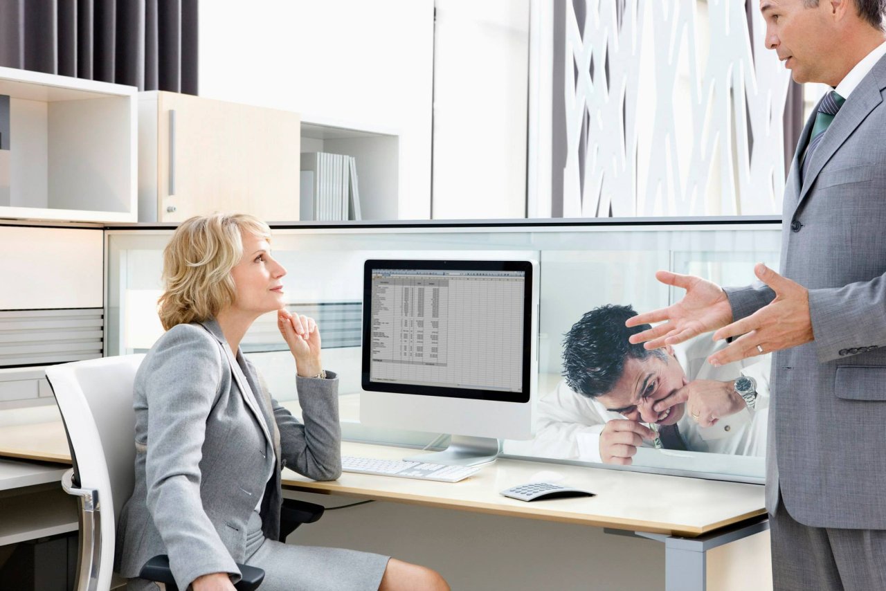bureau-photobomb