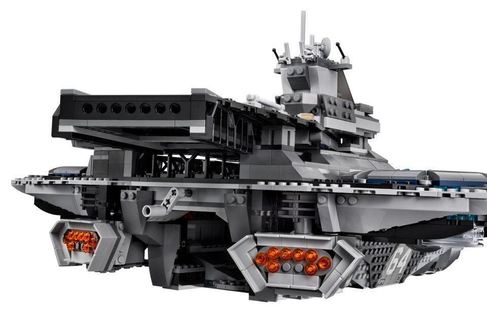 LEGO sort un immense Heliporteur du SHIELD #8