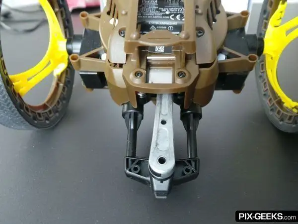 Test Jumping Sumo : un drone qui roule et qui saute #5