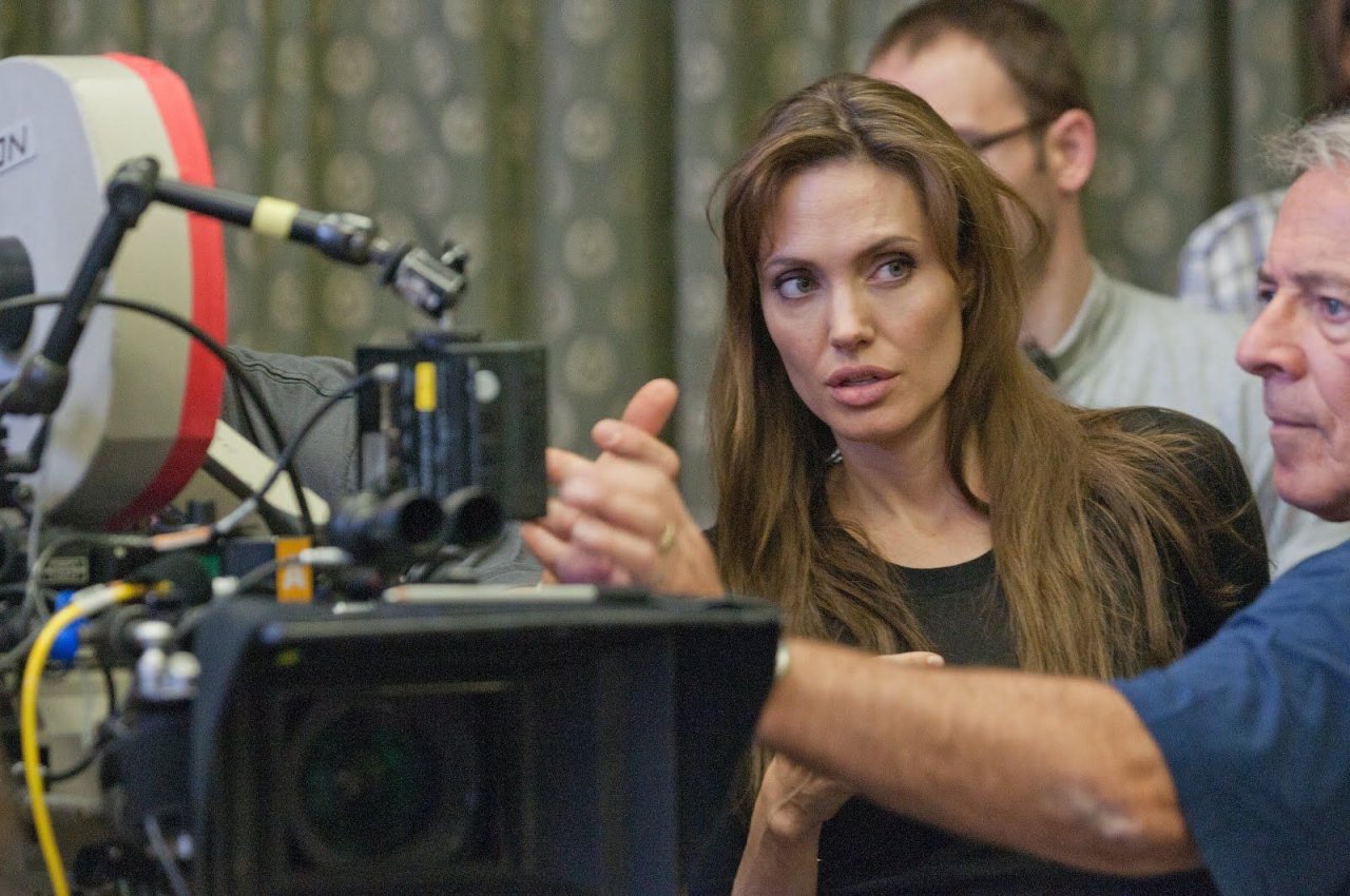 Angelina jolie derriere la caméra réalisatrice pix geeks