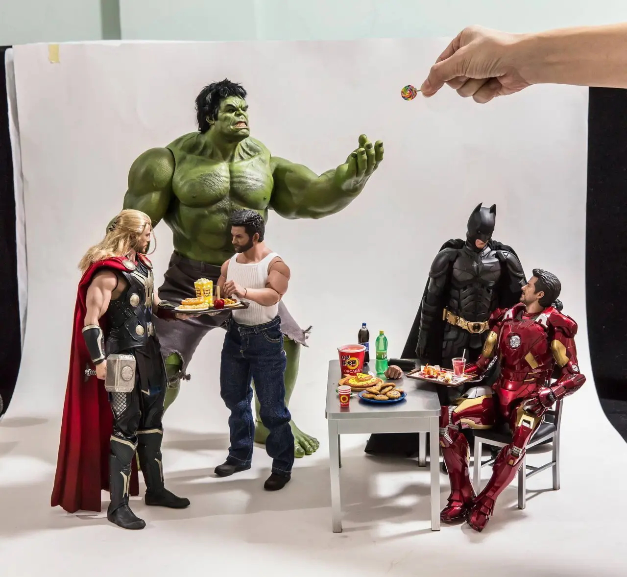 Il met en scène 90 photos de figurines Avengers X-Men Batman et Spider-Man #18