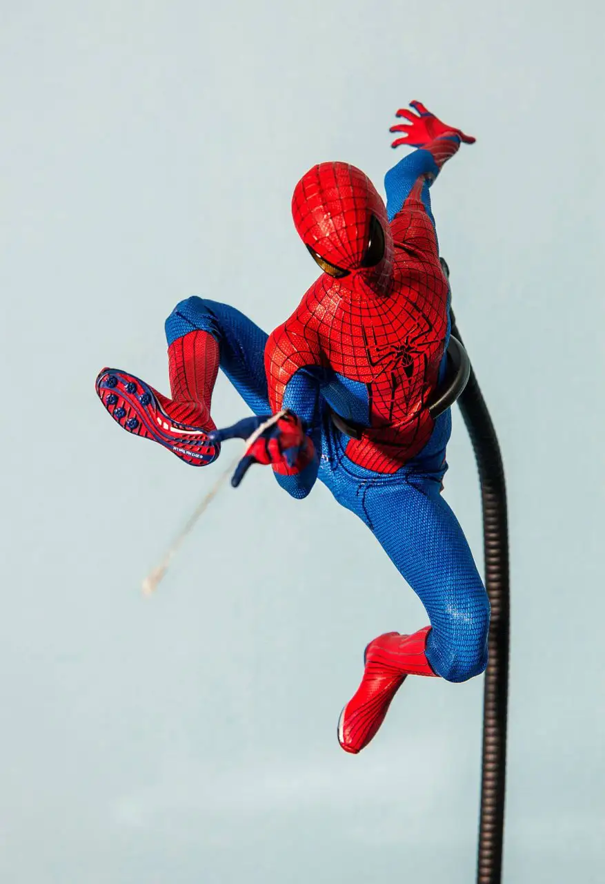Il met en scène 90 photos de figurines Avengers X-Men Batman et Spider-Man #89