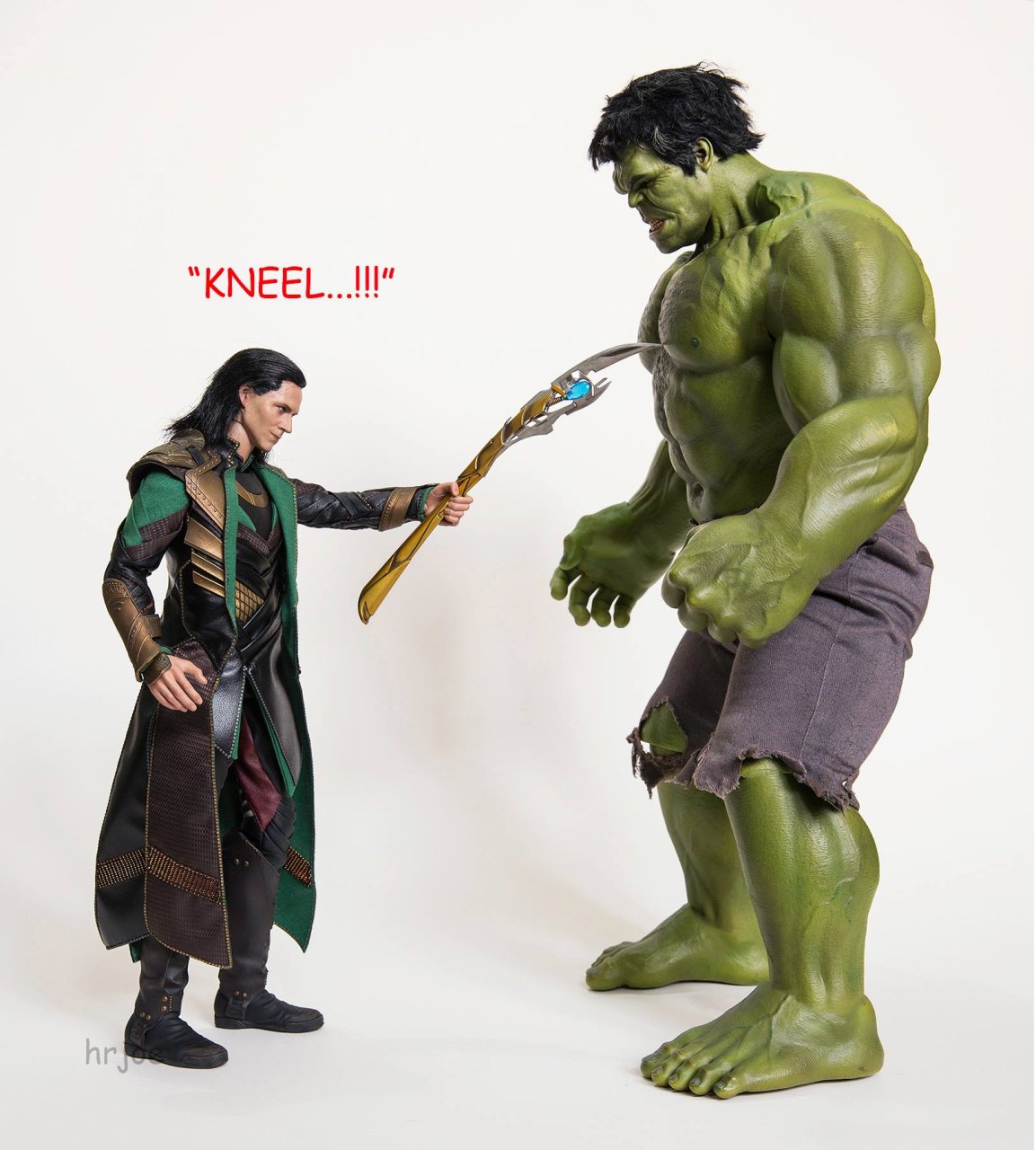Il met en scène 90 photos de figurines Avengers X-Men Batman et Spider-Man #26