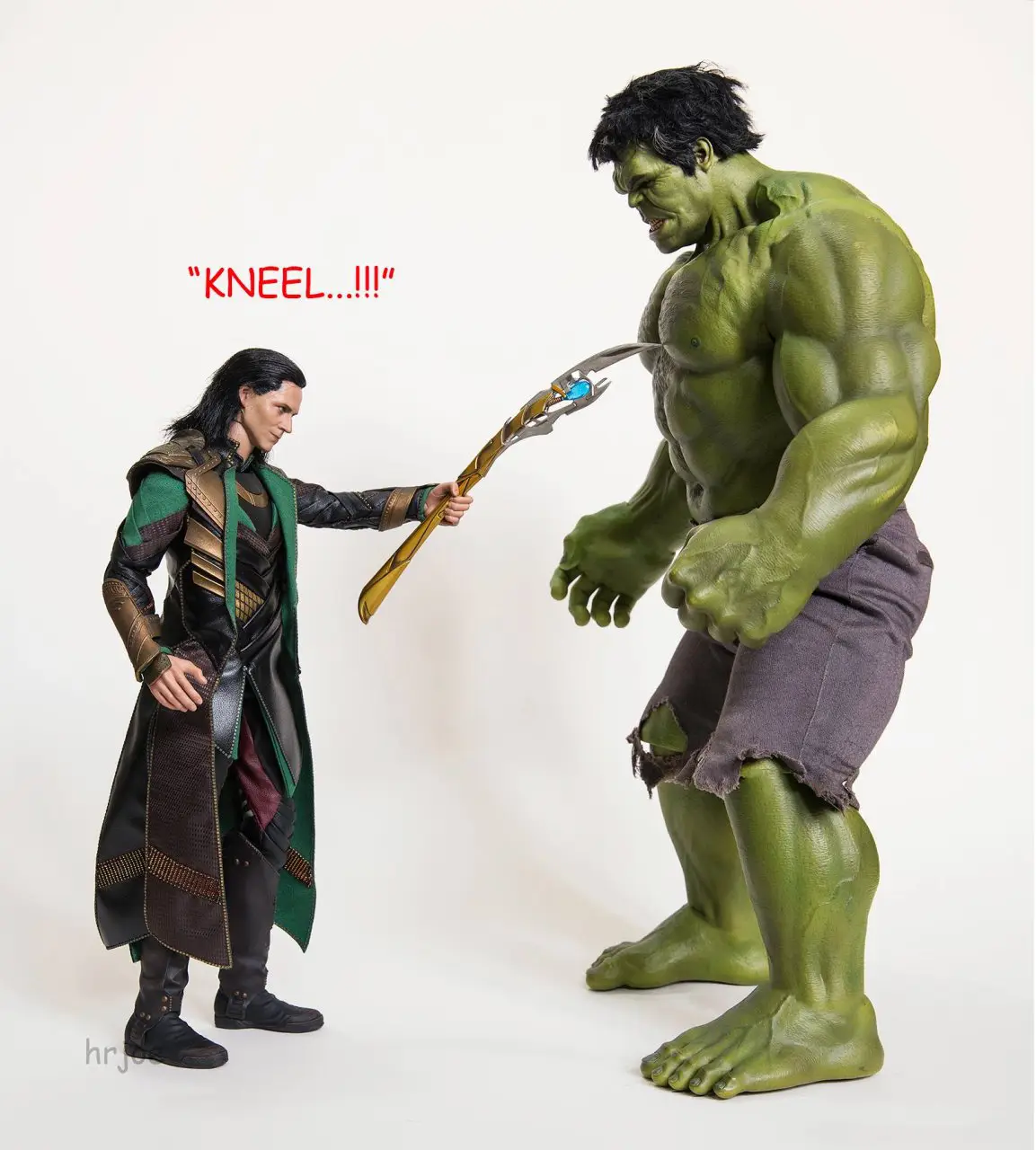 Il met en scène 90 photos de figurines Avengers X-Men Batman et Spider-Man #26