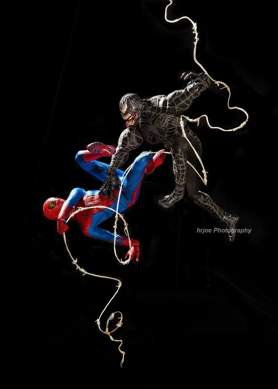 Il met en scène 90 photos de figurines Avengers X-Men Batman et Spider-Man #94