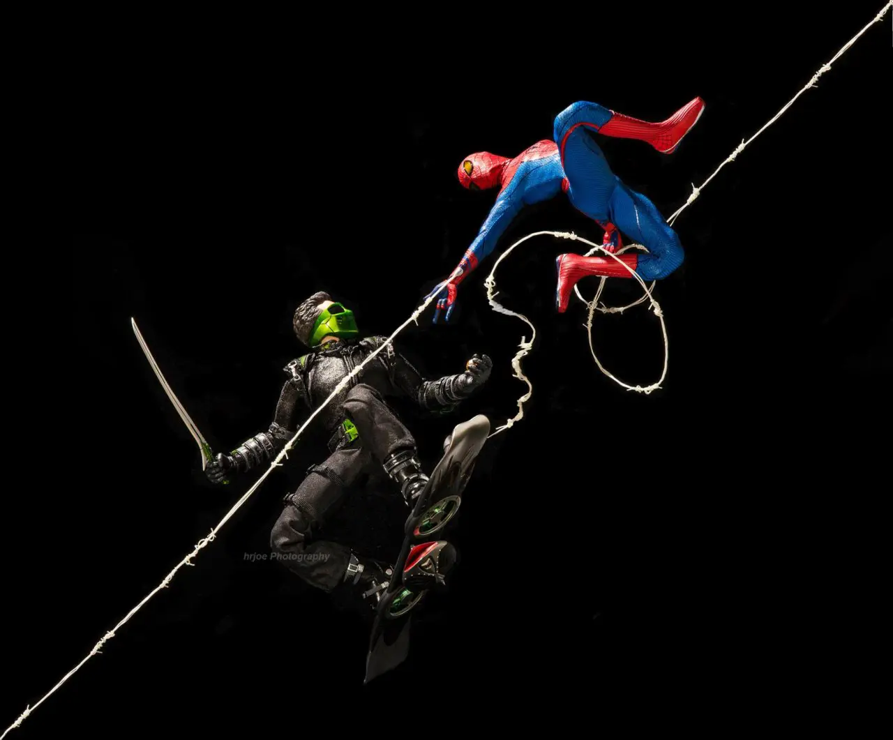 Il met en scène 90 photos de figurines Avengers X-Men Batman et Spider-Man #91