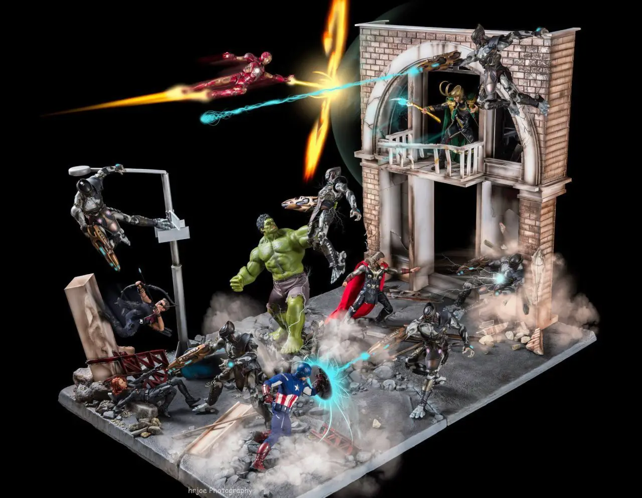 Il met en scène 90 photos de figurines Avengers X-Men Batman et Spider-Man #36