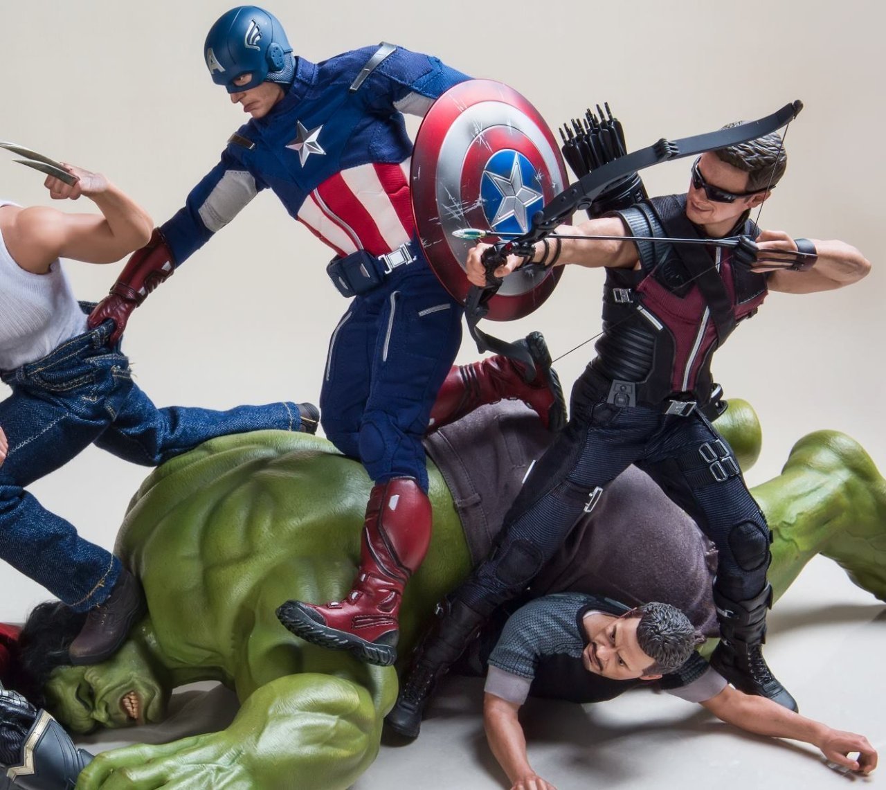 Il met en scène 90 photos de figurines Avengers X-Men Batman et Spider-Man #15