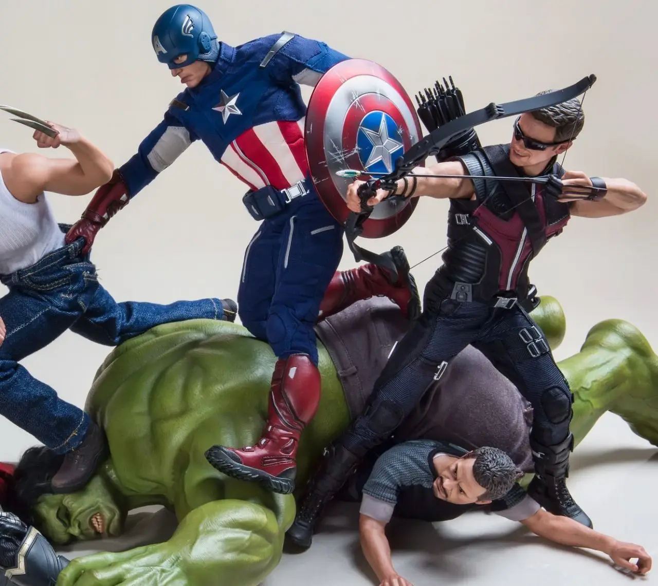 Il met en scène 90 photos de figurines Avengers X-Men Batman et Spider-Man #15