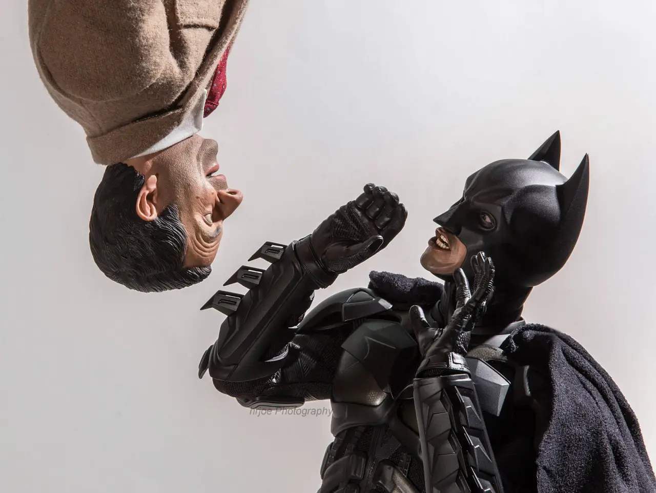 Il met en scène 90 photos de figurines Avengers X-Men Batman et Spider-Man #74