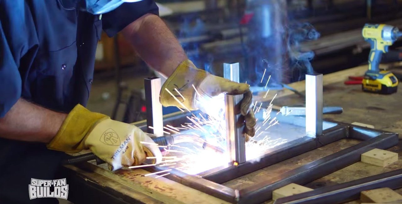 super fan builds niche maison Up disney pixar structure pix geeks