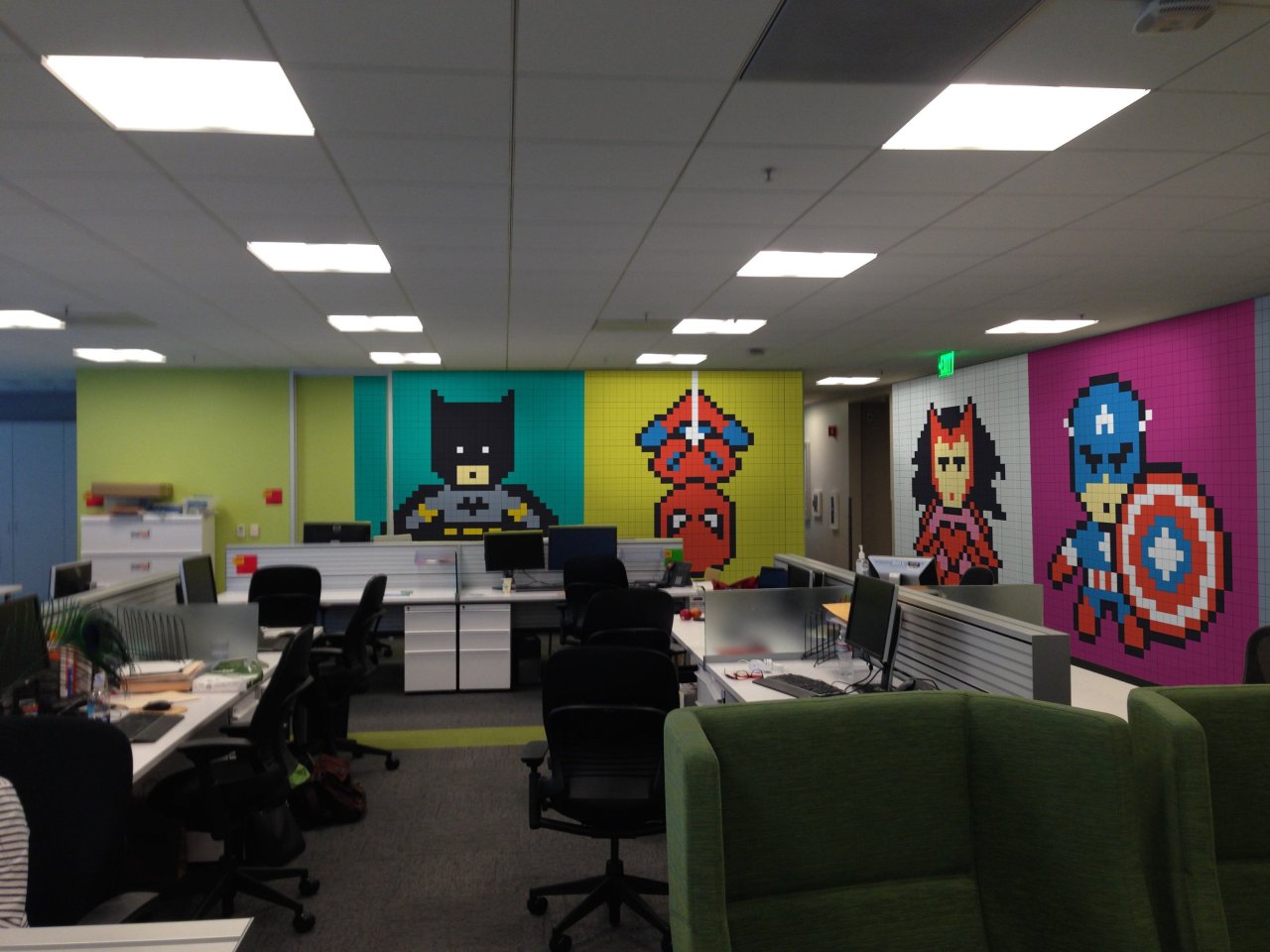 Street Art : Il décore son bureau avec des Super Héros faits de 8.000 POST-IT #18