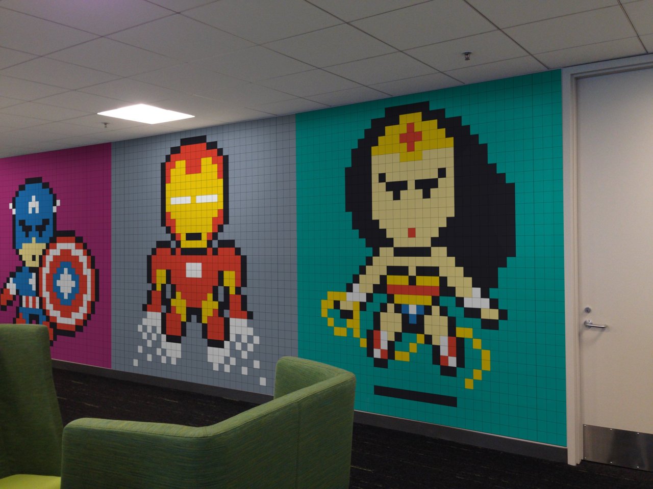 Street Art : Il décore son bureau avec des Super Héros faits de 8.000 POST-IT #19