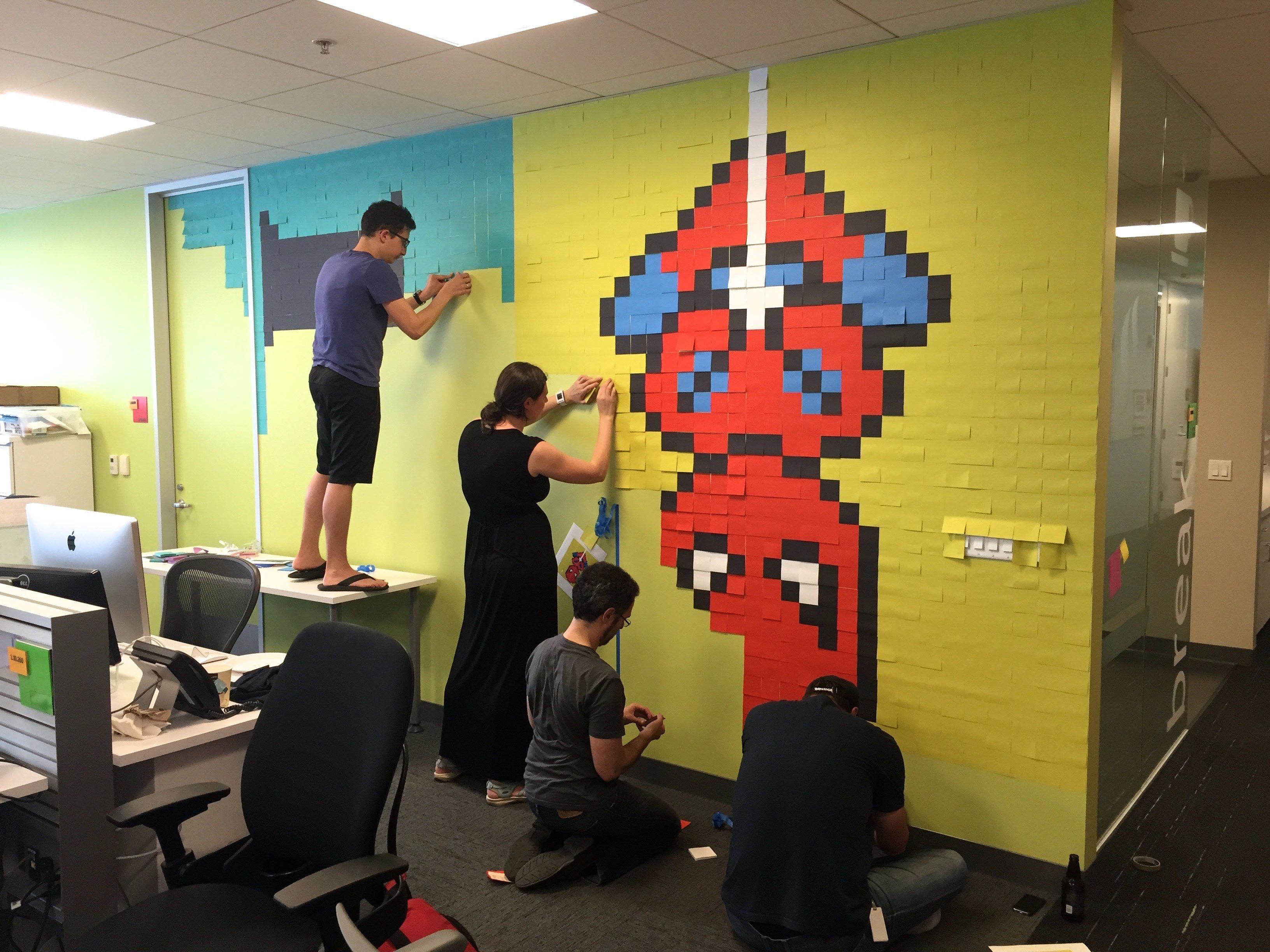 Street Art : Il décore son bureau avec des Super Héros faits de 8.000 POST-IT #16