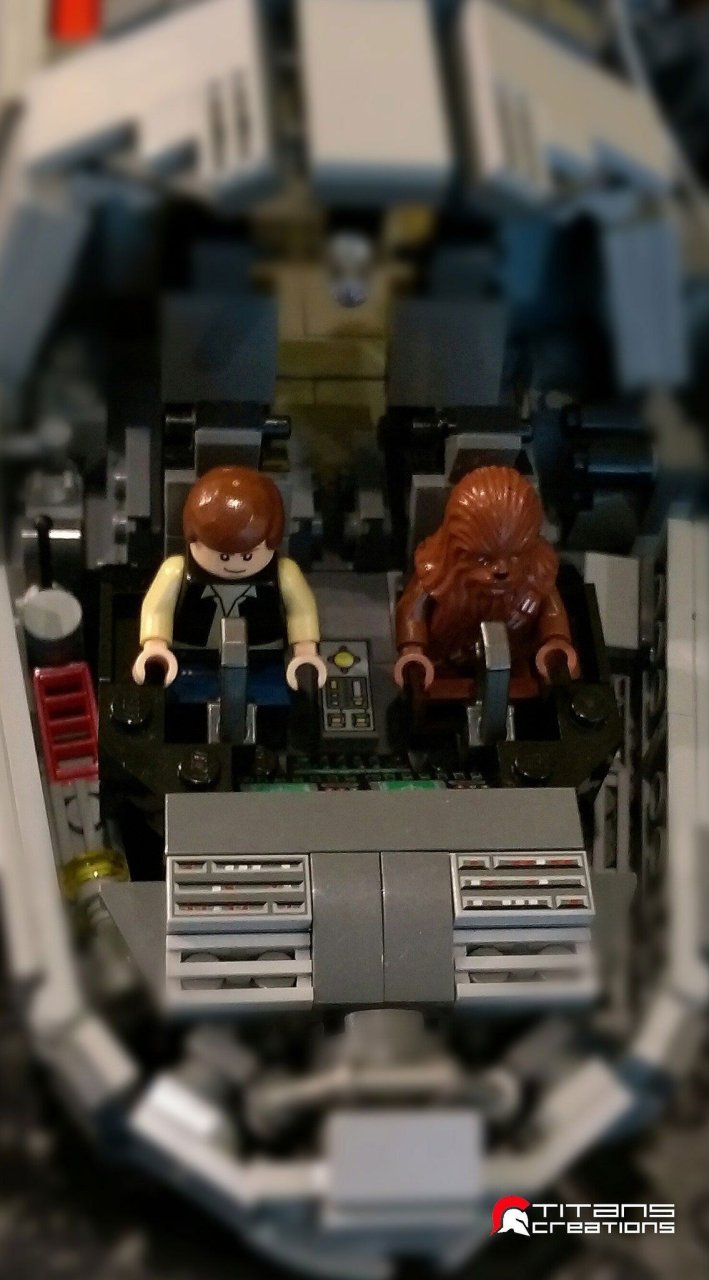 Un Faucon Millenium fait avec 10.000 Pièces de LEGO #3