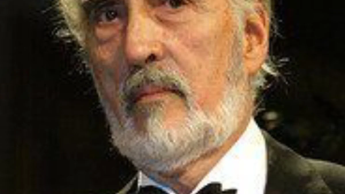 Christopher Lee (Dracula, Comte Dooku, Saroumane) s’est éteint à 93 ans