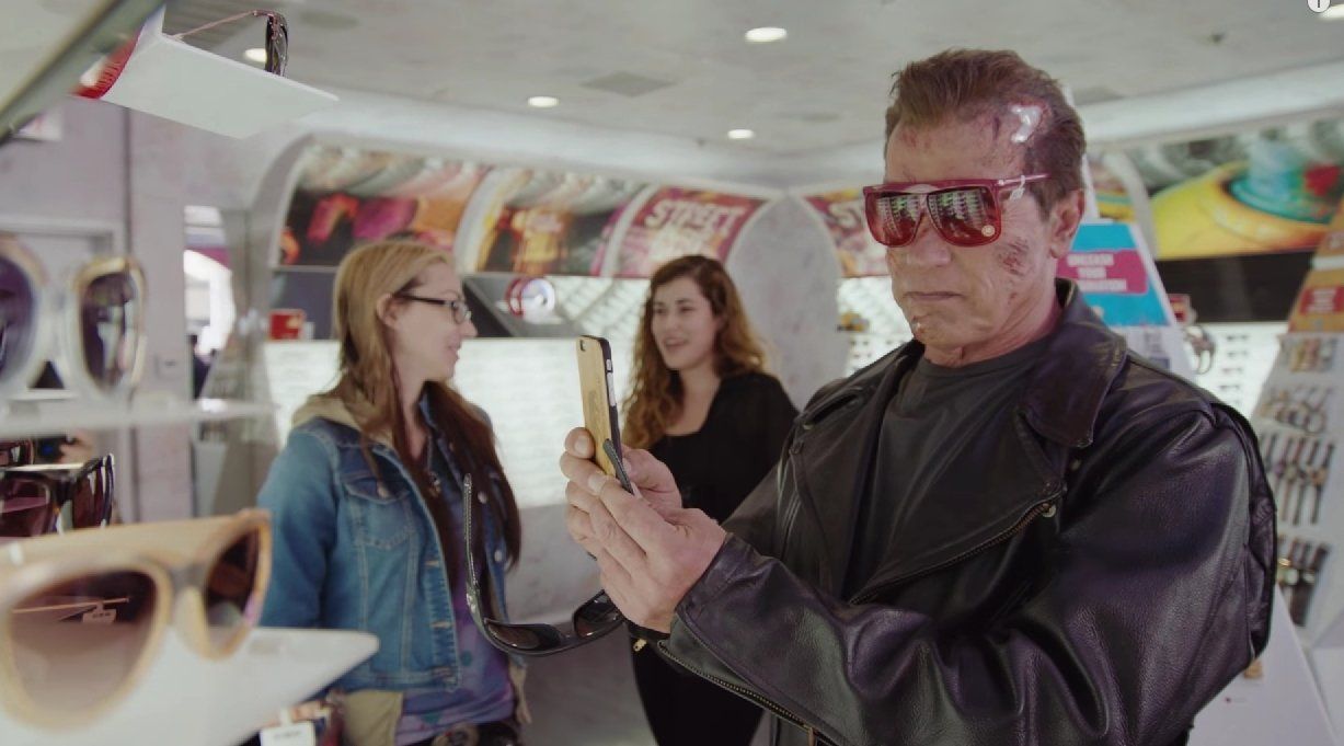 Arnold Schwarzenegger piège les fans en Terminator pour la bonne cause