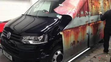 Il camoufle sa voiture neuve pour ne pas se la faire voler